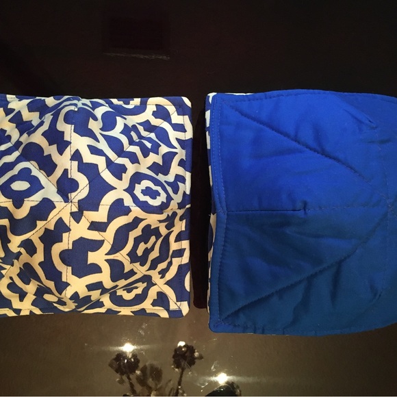 Elegant Blue and White Kitchen Linens Set with Absorbent Cotton - Picture 11 of 11